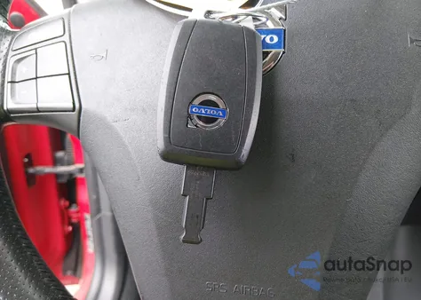 2013 Volvo C30 T5/T5 Platinum/T5 Premier/T5 Premier Plus/T5 R-Design/T5 R-Design Platinum/T5 R-Design Premier from USA, damaged, VIN YV1672MK5D2301641